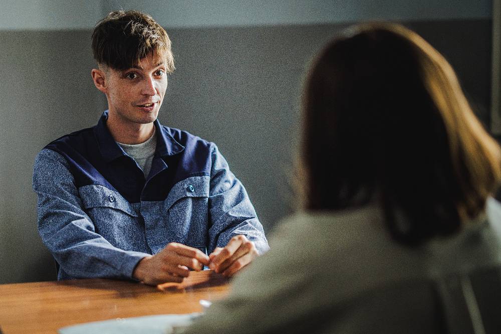 Bratři a sestry: Z chlapů budou alkoholici dávno předtím, než záhadu sperminátora vyřeší