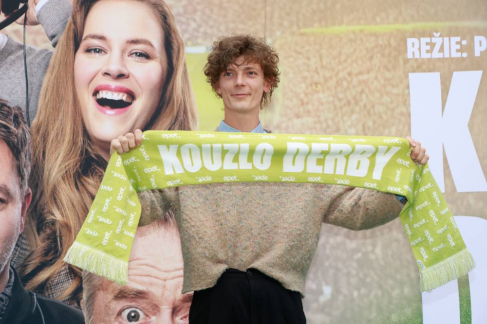 Představitel vraha Hojera má krásnou ženu a bydlí s ní ve starém sudetském mlýně