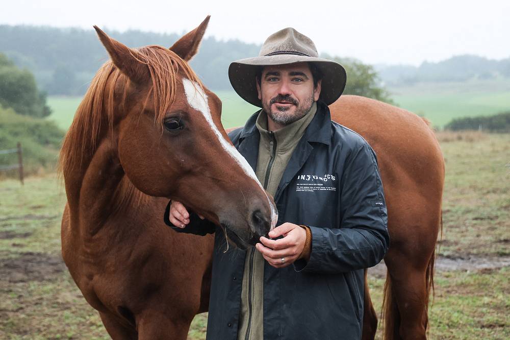 Z hradního pána se stává nadšený farmář. Vojta Kotek prozradí, jak si buduje s rodinou svůj sen