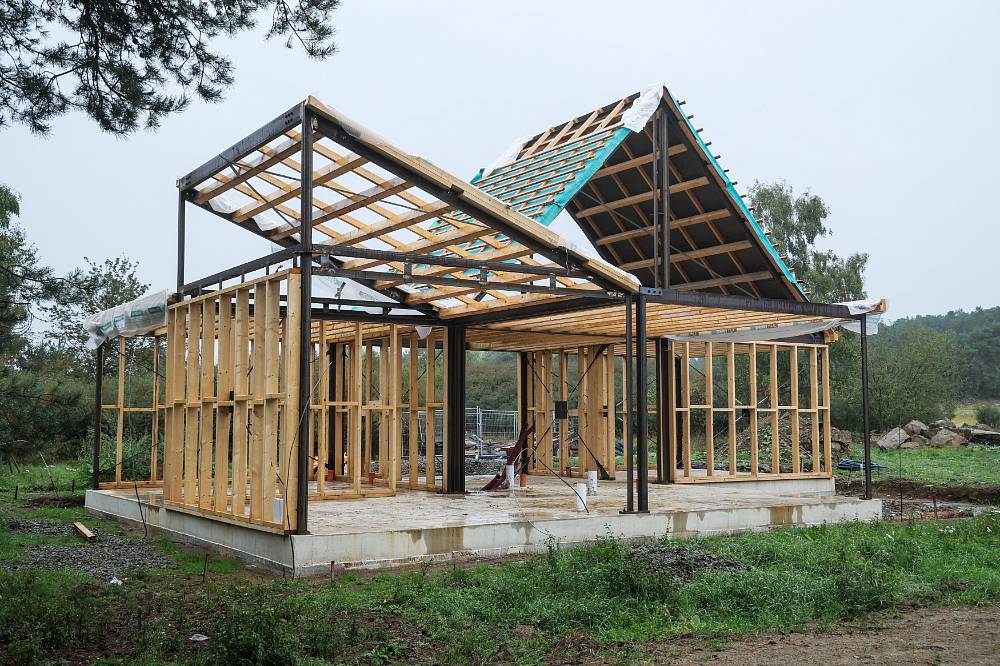 Z hradního pána se stává nadšený farmář. Vojta Kotek prozradí, jak si buduje s rodinou svůj sen