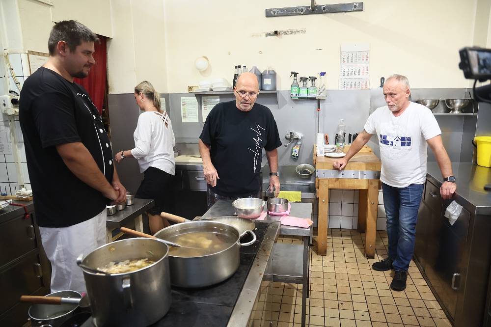 Ano, šéfe!: Šéf tentokrát zavítá do retro restaurace, kde vaří „čínu“. Do vrtule půjdou i čínští hosté