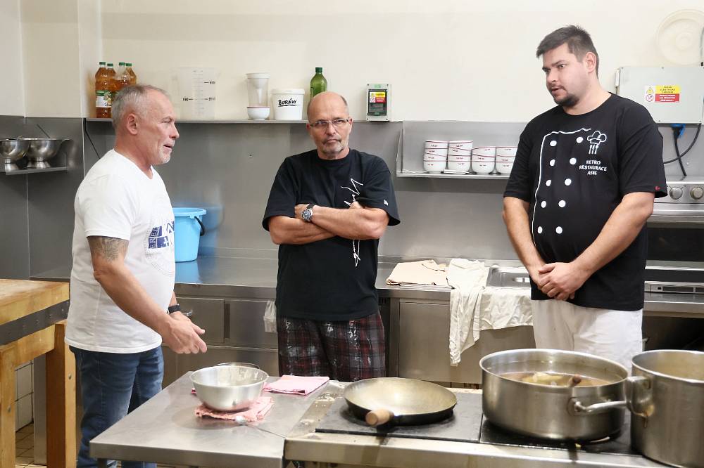 Ano, šéfe!: Šéf tentokrát zavítá do retro restaurace, kde vaří „čínu“. Do vrtule půjdou i čínští hosté