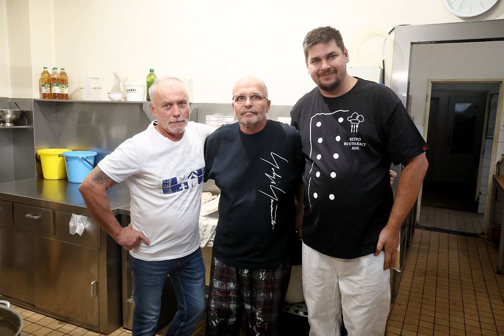 Ano, šéfe!: Jak to vypadá v mladoboleslavské Retro Restauraci Asie dnes