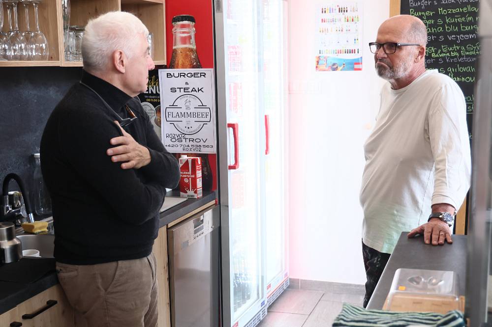 Ano, šéfe!: Šokující přepadovka vyrazila dech i šéfovi. A že už toho viděl hodně