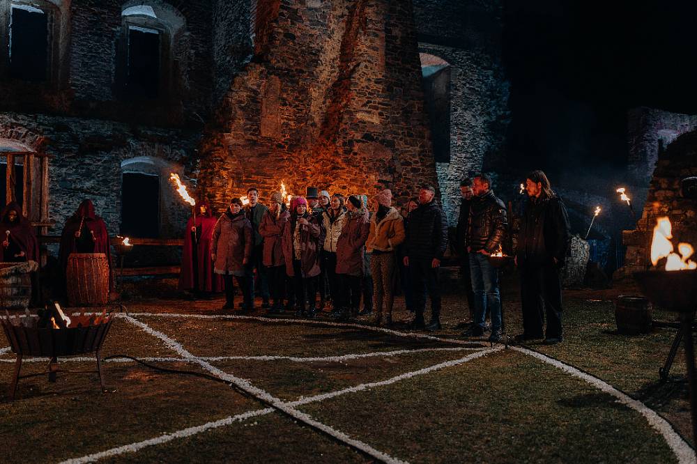 Zrádci: Mia neomylně míří do finále, soutěžící jí věří, štáb ji proklíná. Kvůli ní jeli bez spánku dva dny v kuse!