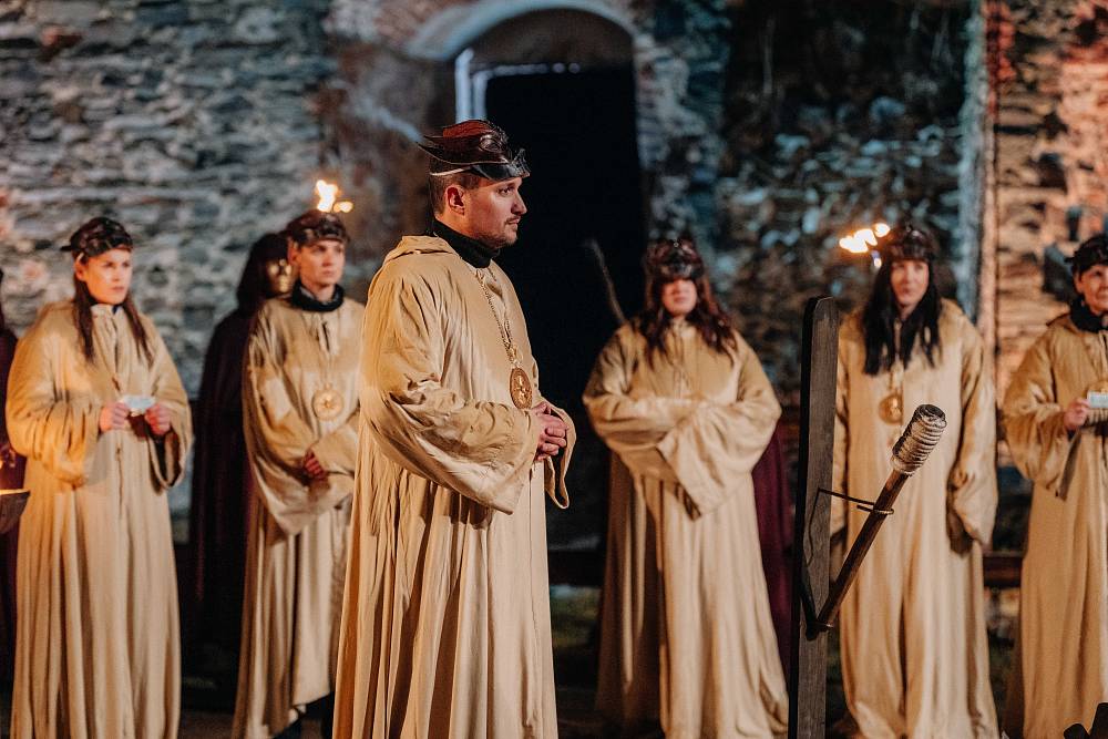 Zrádci: Mia neomylně míří do finále, soutěžící jí věří, štáb ji proklíná. Kvůli ní jeli bez spánku dva dny v kuse!