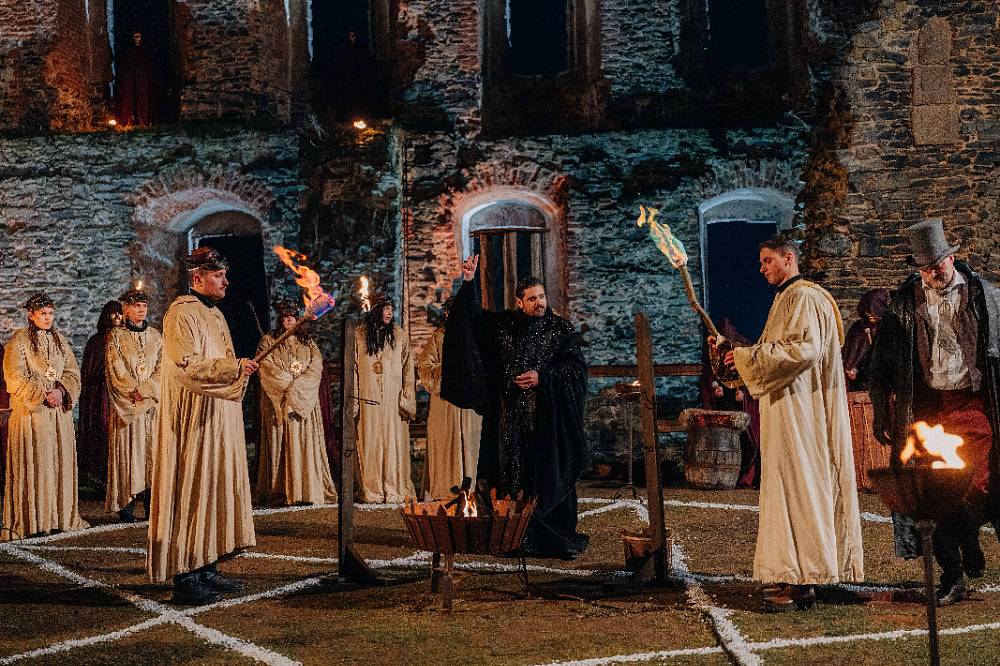 Zrádci: Mia neomylně míří do finále, soutěžící jí věří, štáb ji proklíná. Kvůli ní jeli bez spánku dva dny v kuse!
