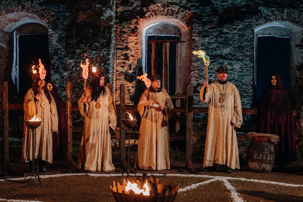Zrádci: Mia neomylně míří do finále, soutěžící jí věří, štáb ji proklíná. Kvůli ní jeli bez spánku dva dny v kuse!