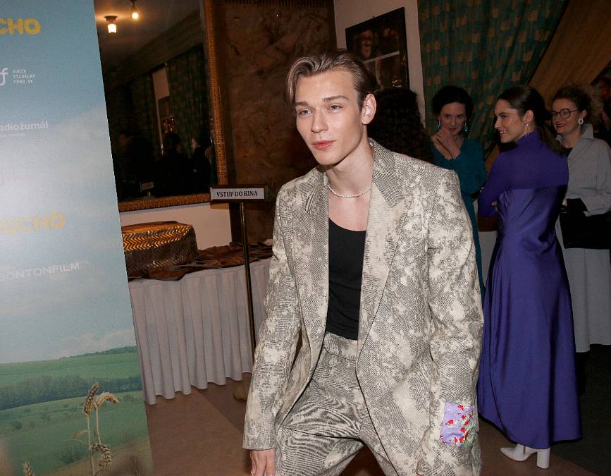 Bratr Davida Gránského chodí s dcerou Lindy Rybové a Davida Prachaře