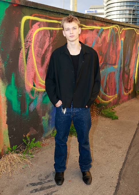 Bratr Davida Gránského chodí s dcerou Lindy Rybové a Davida Prachaře