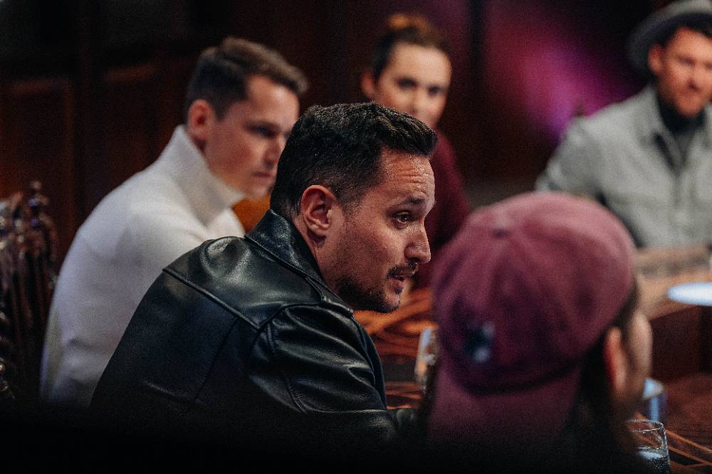 Funus století ve Zrádcích: Jed, deka, víno a šok – všechno, co si přejete od reality show