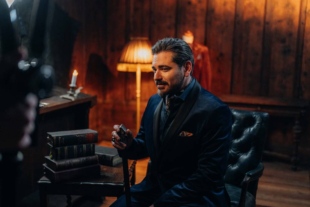 Funus století ve Zrádcích: Jed, deka, víno a šok – všechno, co si přejete od reality show