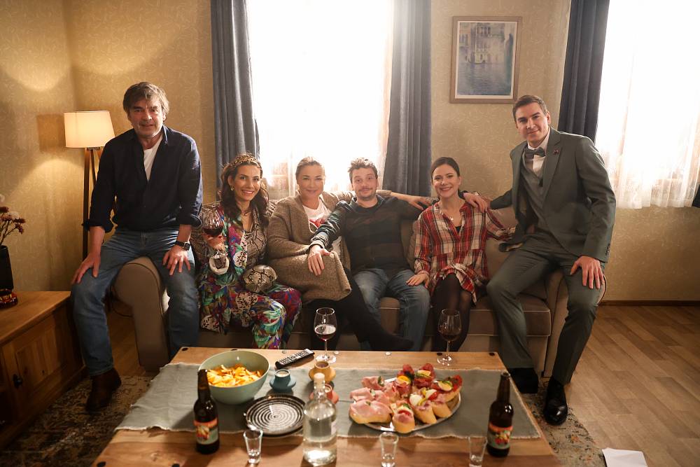 Drbárna ze Strání – Kamarádi: Adam hraje nebezpečnou hru o Veroničino srdce