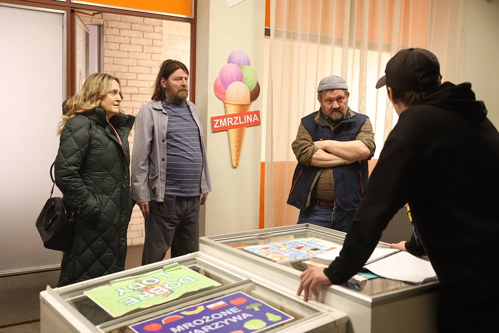 Drbárna ze Strání – Kamarádi: Adam hraje nebezpečnou hru o Veroničino srdce