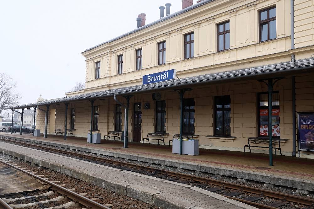 Ano, šéfe!: Nádražní hospoda se v péči šéfa musela potýkat hlavně s personálem