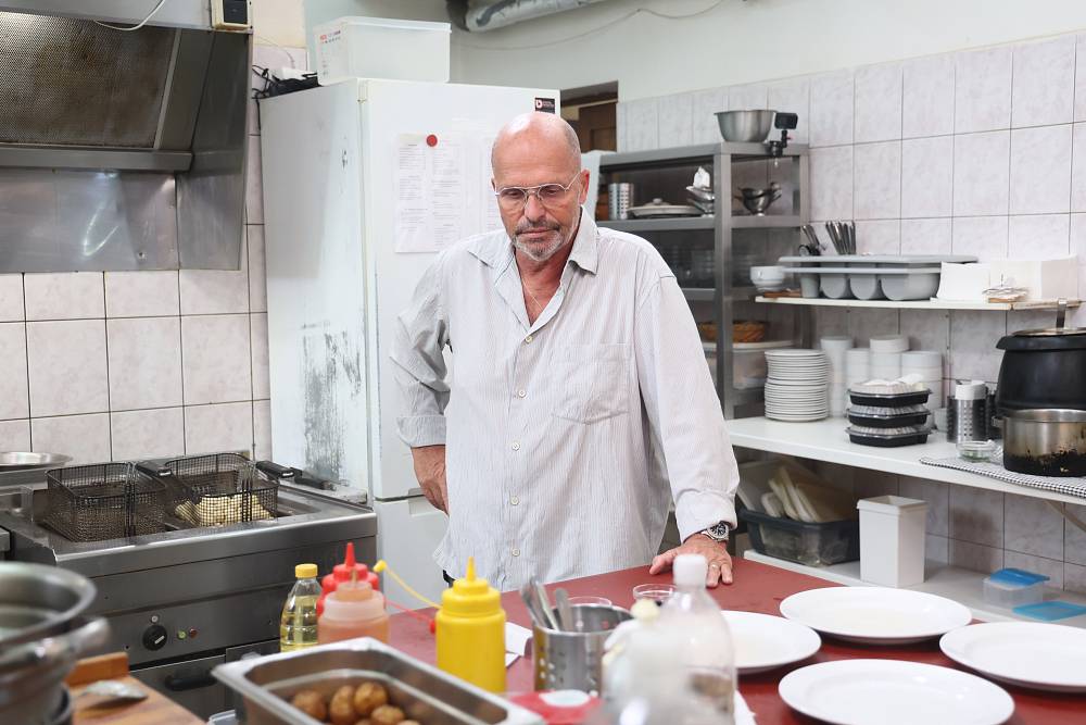 Ano, šéfe!: Padesát jídel, jedna chuť. Zdeněk Pohlreich a jeho nejnovější kuchařský očistec