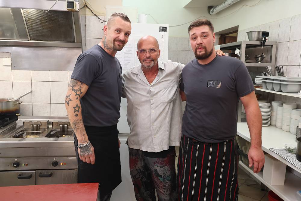 Ano, šéfe!: Padesát jídel, jedna chuť. Zdeněk Pohlreich a jeho nejnovější kuchařský očistec