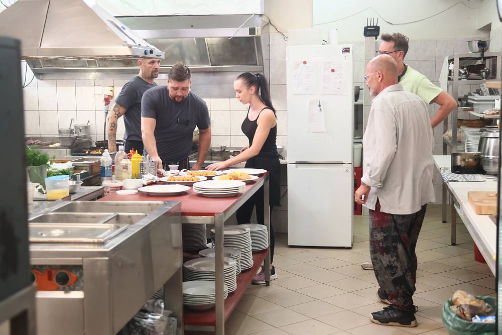 Ano, šéfe!: Padesát jídel, jedna chuť. Zdeněk Pohlreich a jeho nejnovější kuchařský očistec