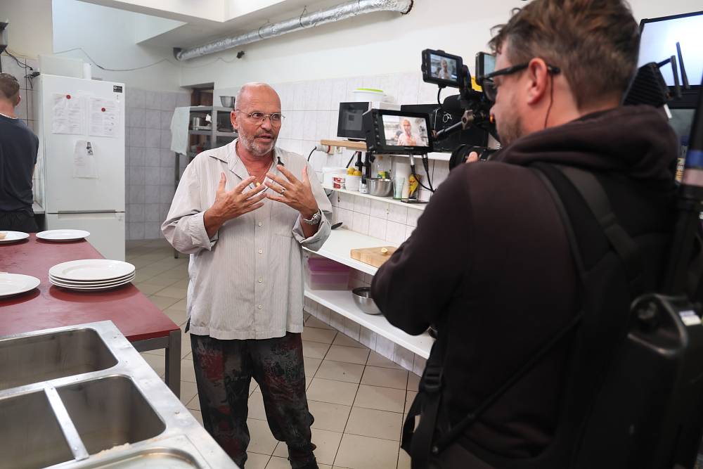 Ano, šéfe!: Padesát jídel, jedna chuť. Zdeněk Pohlreich a jeho nejnovější kuchařský očistec