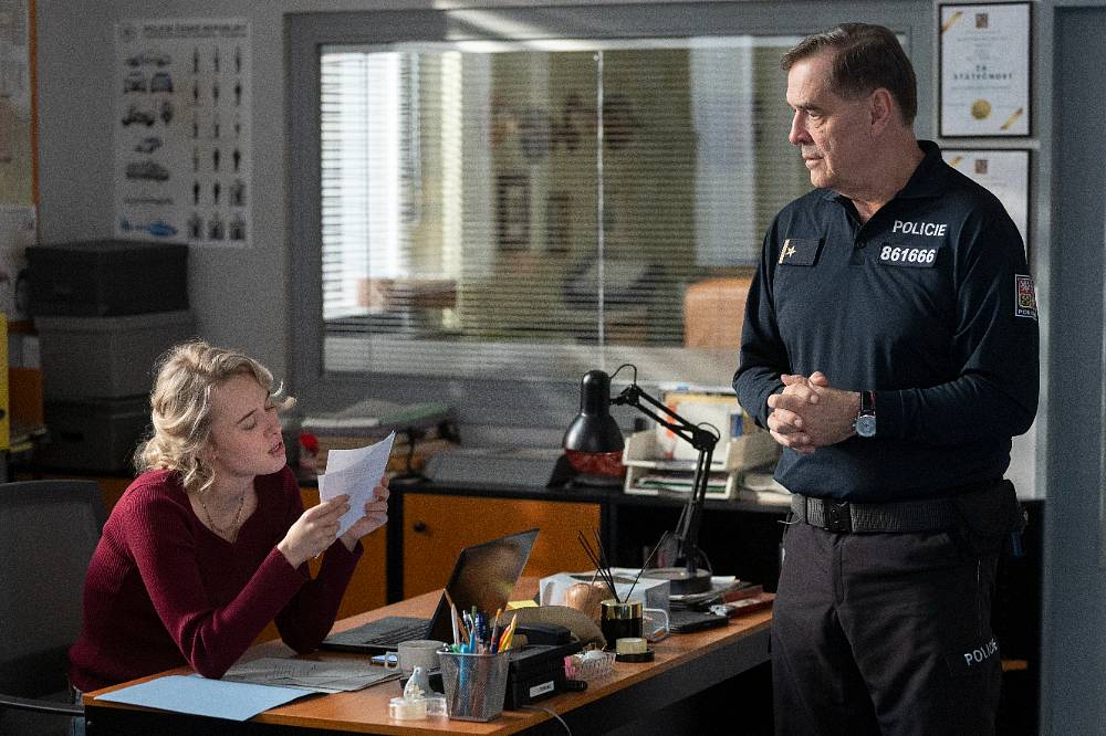 Polabí: Podvody, vášně a zrušené mše. Život na faře, na policejní stanici i v domě náčelníka se otřásá v základech