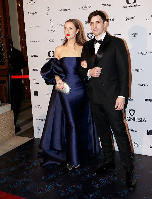 Čestmír Strakatý ve Zrádcích neuspěl, ale ve skutečném životě zažívá úspěchů spoustu