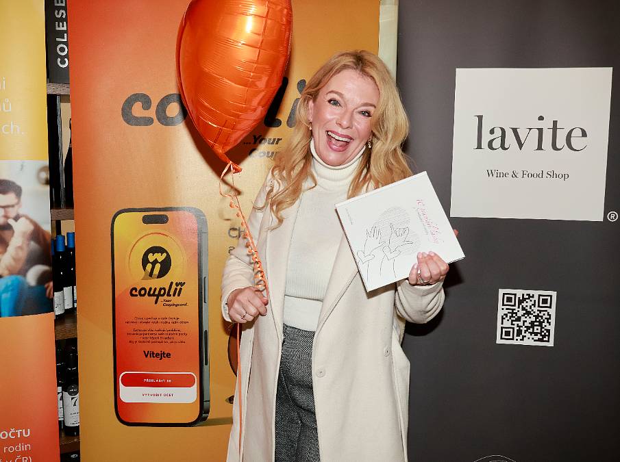 Lucie Benešová má čtyři děti a dvě vnoučata. Typická „hlídací“ babička ale není