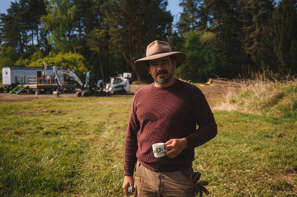 Farma Vojty Kotka: Velikonoce na venkově, stálý boj s vodou, noví obyvatelé farmy s hlavní vedoucí a nemotorný sedlák
