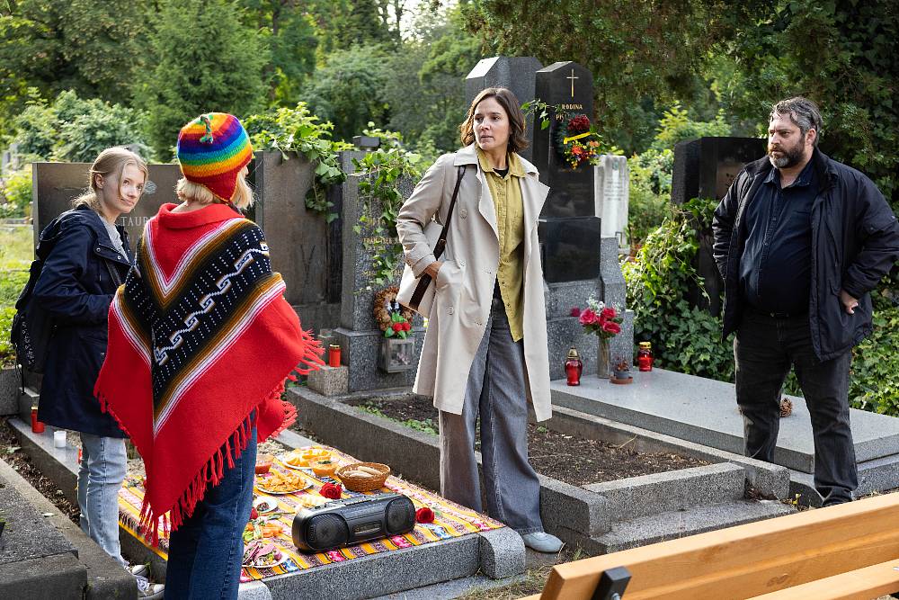 Ulice: Běta na hřbitově