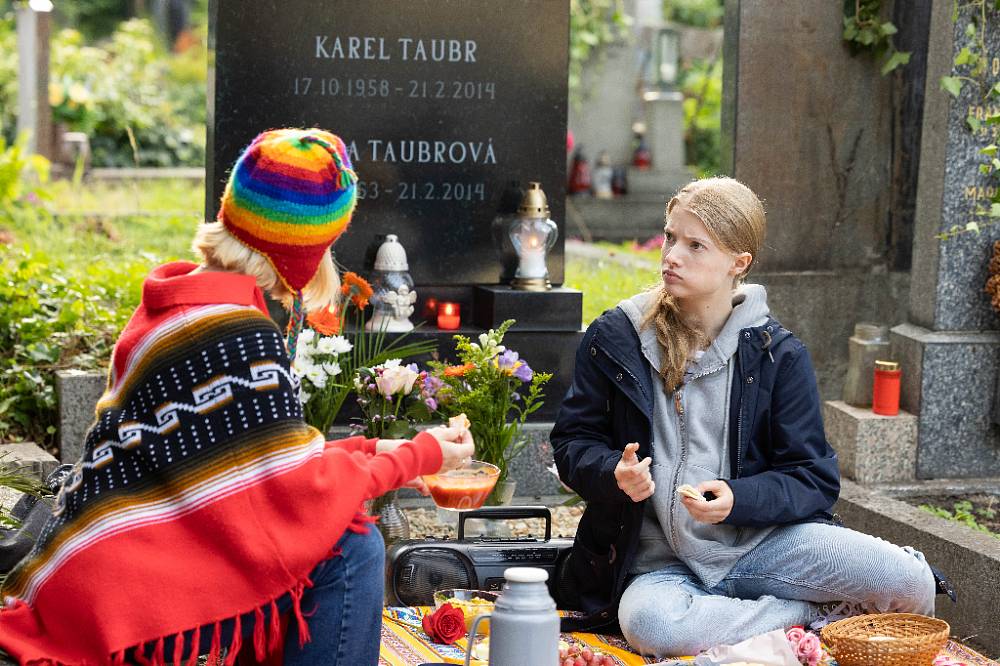 Ulice: Běta na hřbitově