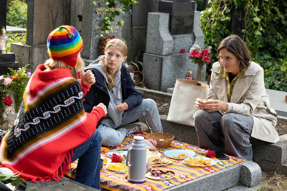 Ulice: Běta na hřbitově