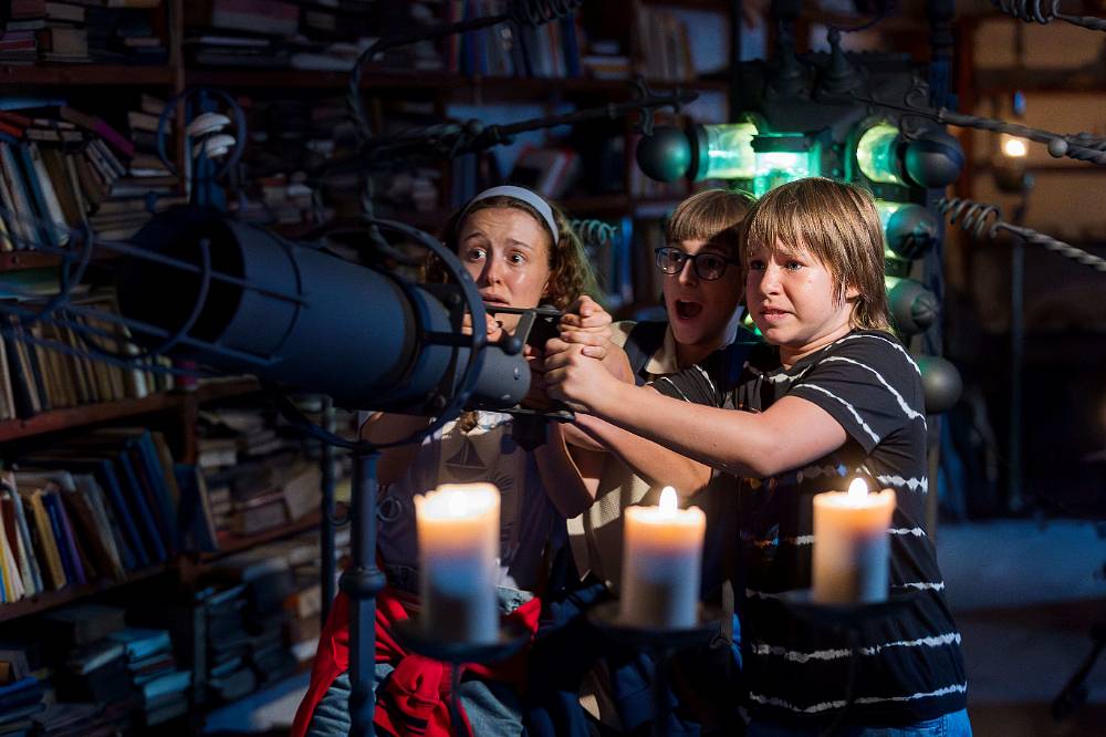 Česká televize nakupovala za peníze koncesionářů. Divákům nabídne Sandokana a muzikály Cats nebo Fantom opery