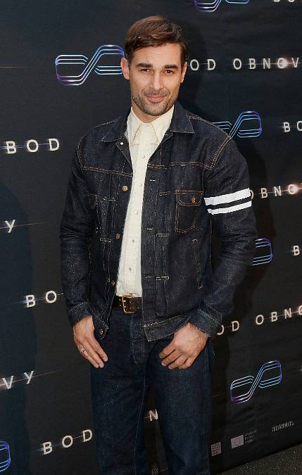 Kněz z Polabí Adam Vacula je rozvedený a v současné době randí s krásnou kuchařku