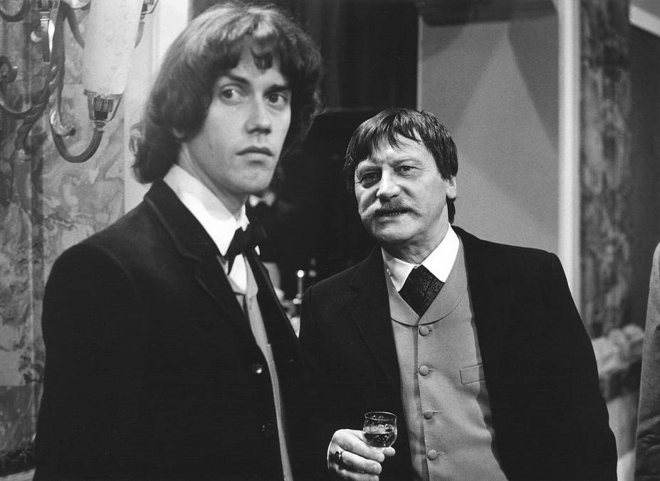 Zlá krev: Sága vášně, zrady a moci, která rozdělila rodinu i národ