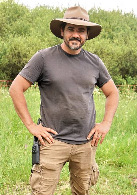 Farma Vojty Kotka: Slunce, ovce, 40 náklaďáků kamení a vlak, co předpovídá déšť