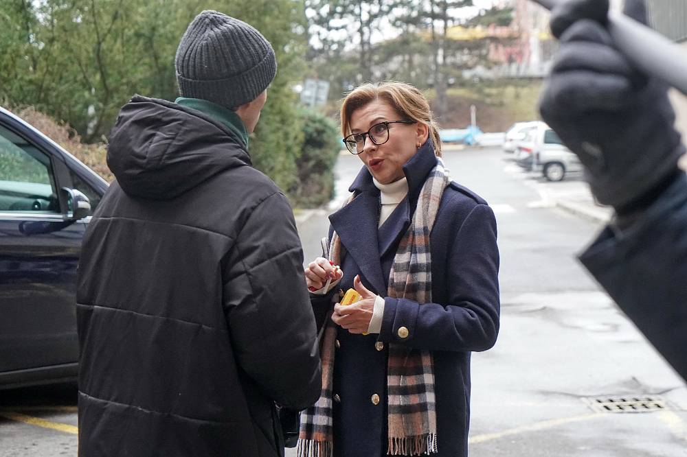 Mezi skalpelem a spravedlností: Drama doktora Harta v nové minisérii Noční operatér začíná