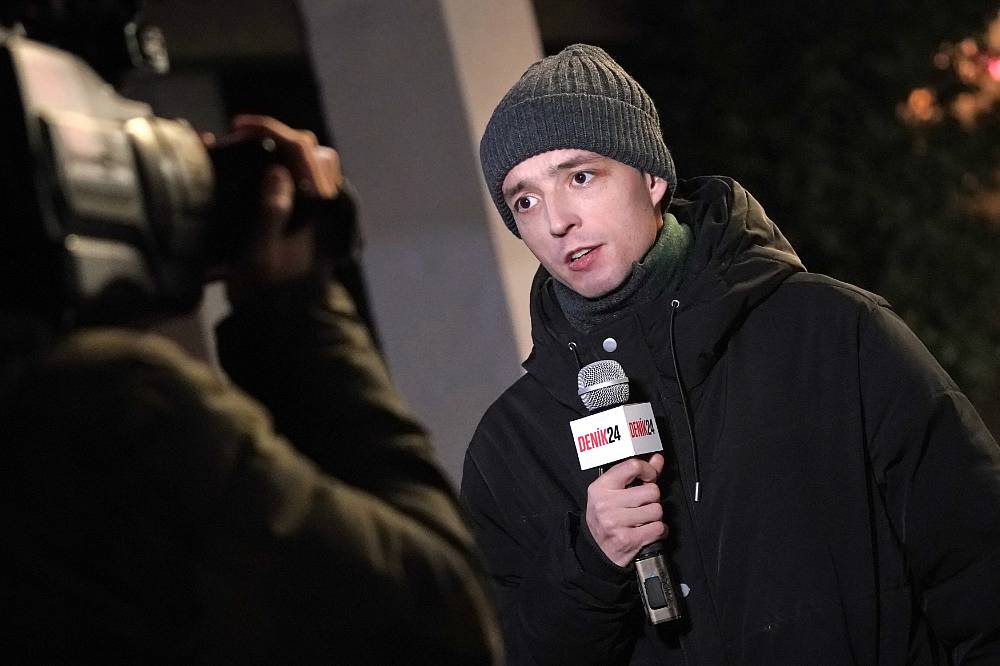 Mezi skalpelem a spravedlností: Drama doktora Harta v nové minisérii Noční operatér začíná