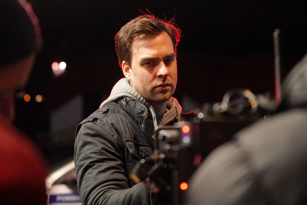 Mezi skalpelem a spravedlností: Drama doktora Harta v nové minisérii Noční operatér začíná