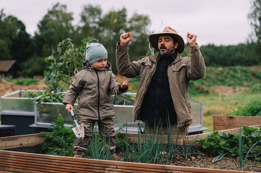Farmu Vojty Kotka přepadly mandelinky. Vojta čelí i pořádné bouři, která ho pěkně vystraší