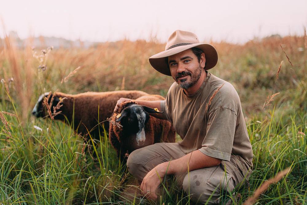 Farmu Vojty Kotka přepadly mandelinky. Vojta čelí i pořádné bouři, která ho pěkně vystraší