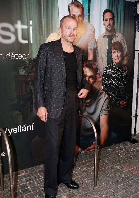 Stanislav Majer je vyučený truhlář, který se rád potí v sauně i tísní v maringotce