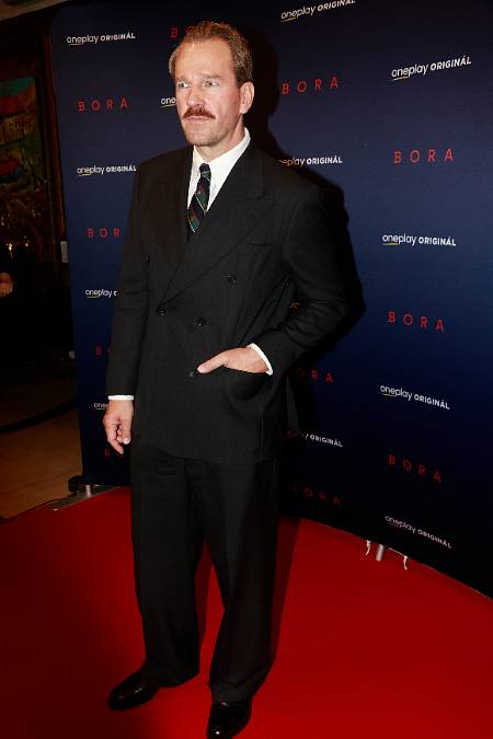 Stanislav Majer je vyučený truhlář, který se rád potí v sauně i tísní v maringotce