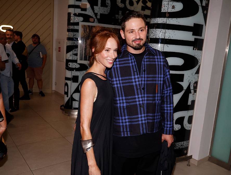 Sexy Slovenka Táňa Pauhofová zvládá obojí – rodinu i herectví