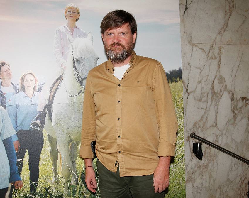 Martin Kubačák ze seriálu Mladá krev si vzal dceru Jana Kačera a Niny Divíškové. Má s ní dvě dcery.