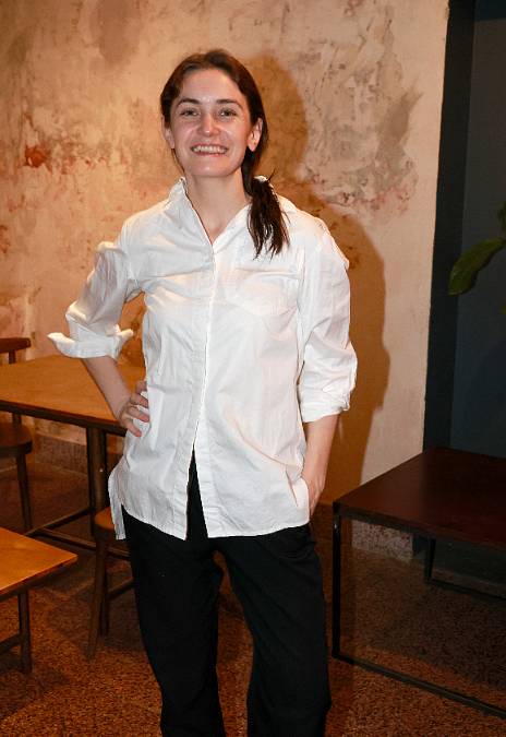 Sarah Haváčová se přátelí s knězem i s armádou. Touží po vlastní rodině