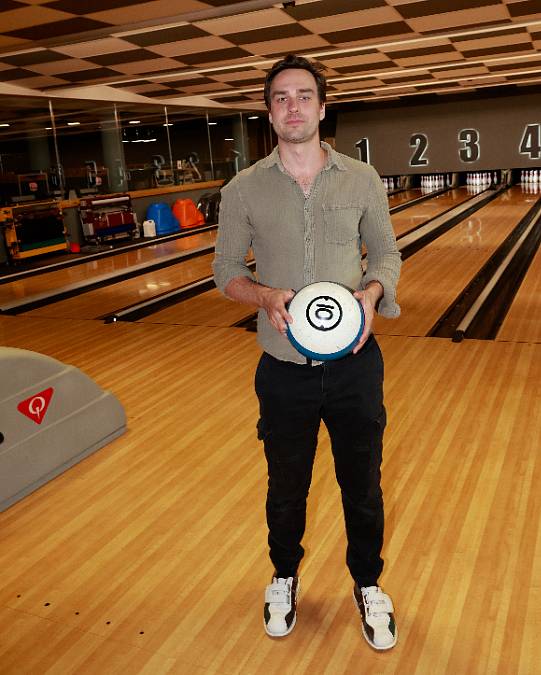 Syn moderátora Petra Rychlého září v Nočním operatérovi