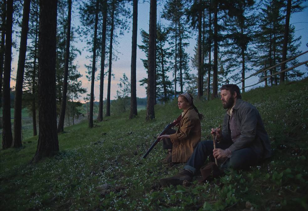 Něžná síla dřevorubce: Jak Sny o vlacích vyprávějí o lásce, která drží člověka při životě