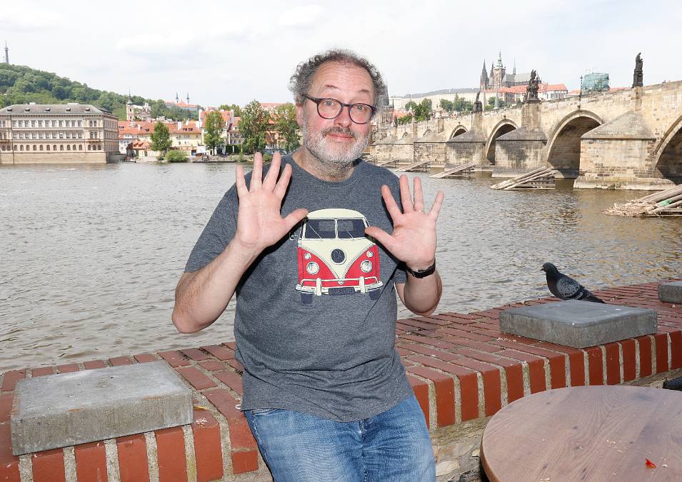 Tatínek z reklamy na Kofolu se dvakrát oženil s jednou ženou