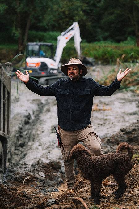 Farma Vojty Kotka: O farmaření už moc nejde, hlavní je reklama pro sponzory