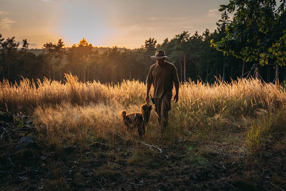 Farma Vojty Kotka: O farmaření už moc nejde, hlavní je reklama pro sponzory