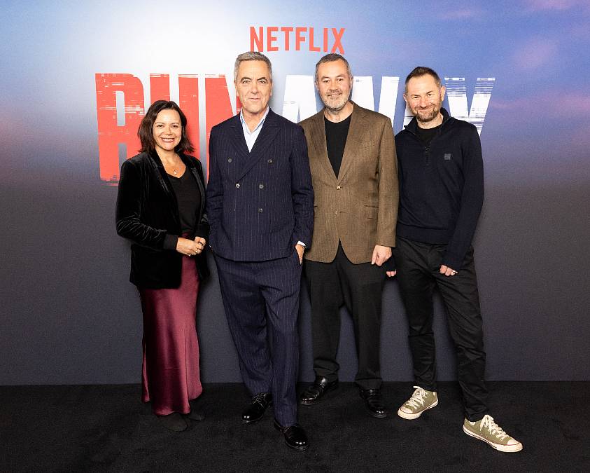 Novoroční thriller od Netflixu: Zmizelá dcera, mrtvé tělo a otec v pasti